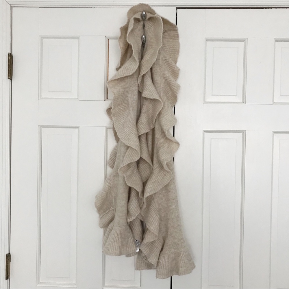 H&M🖤wool ruffle scarf